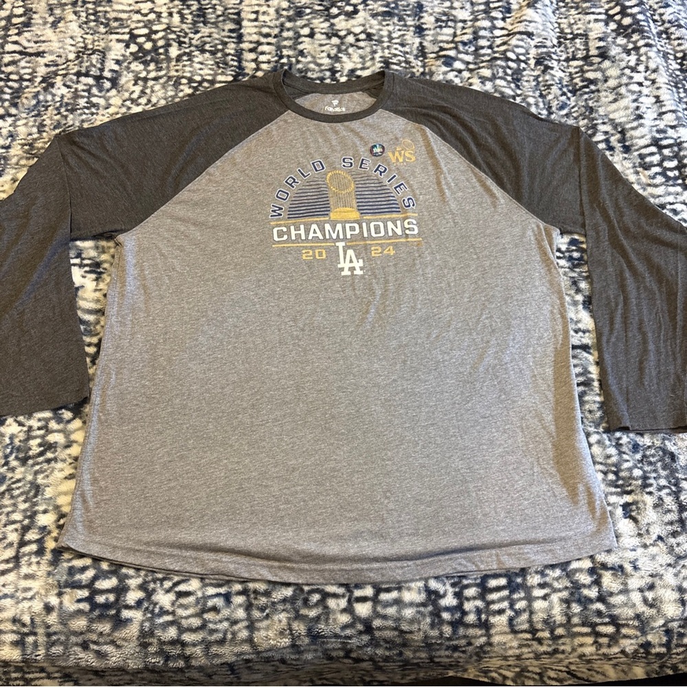 Los Angeles Dodgers World Series Champions 2024 Raglan Tee Gray/Charcoal 3XL NEW